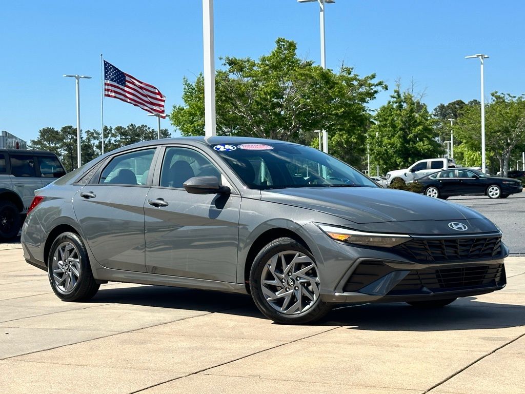2024 Hyundai Elantra SEL FWD