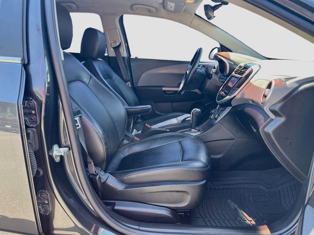Used 2020 Gray Chevrolet Premier image 25