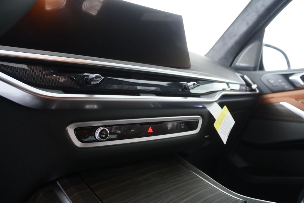 Thumbnail: 2026 BMW X7 - 18