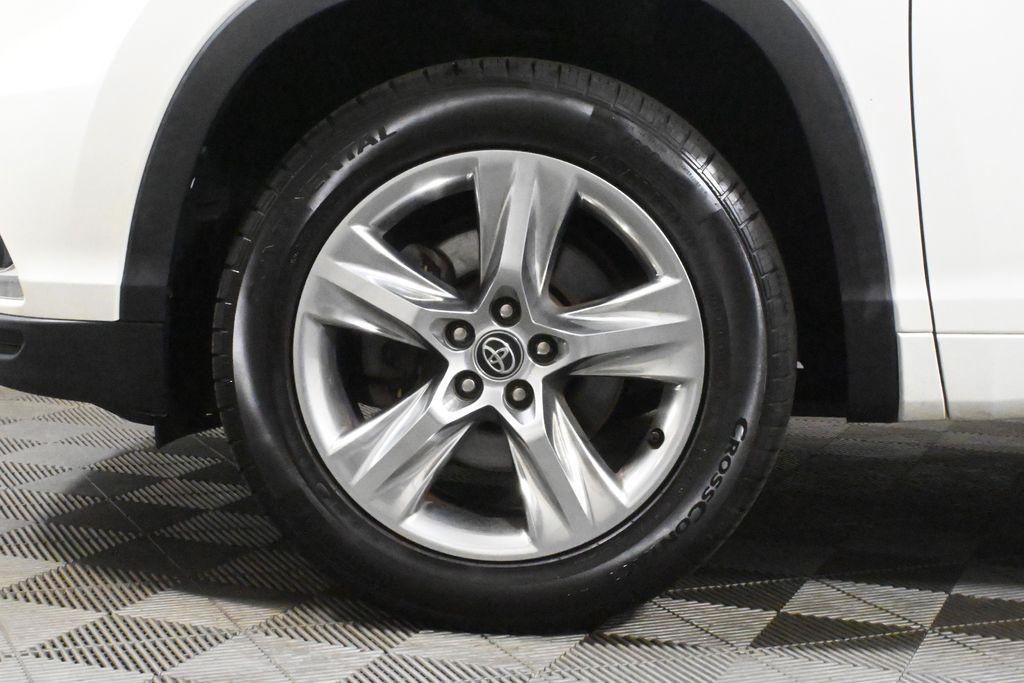 Thumbnail: 2016 Toyota Highlander - 13