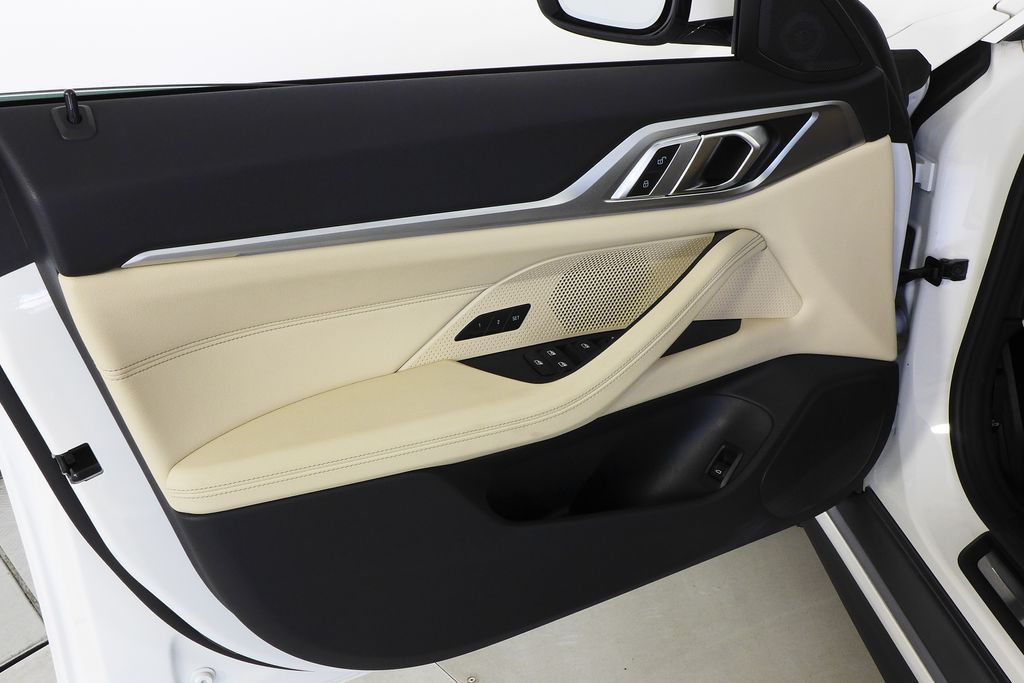 Thumbnail: 2023 BMW i4 - 11
