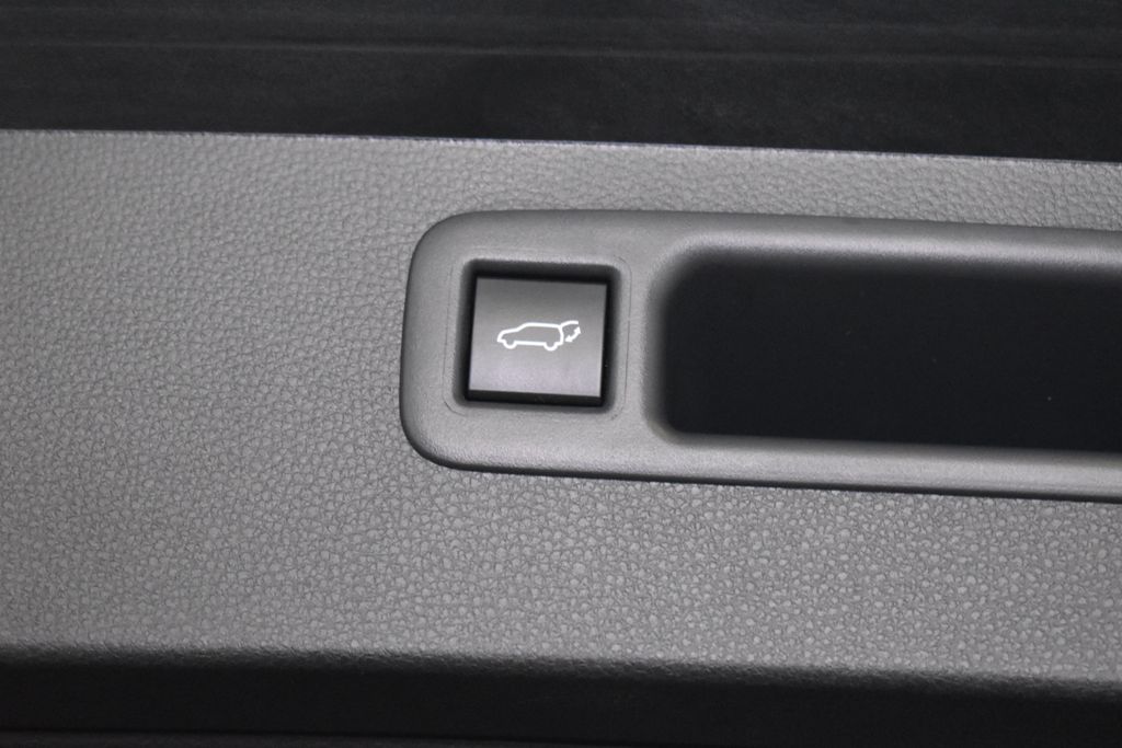 Thumbnail: 2023 Toyota Highlander - 6