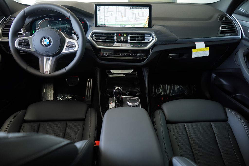 Thumbnail: 2025 BMW X4 - 13