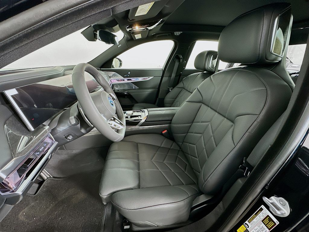 2025 BMW 7 Series 750e xDrive 16