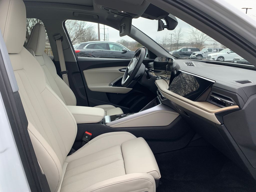 Thumbnail: 2025 Audi Q5 - 22