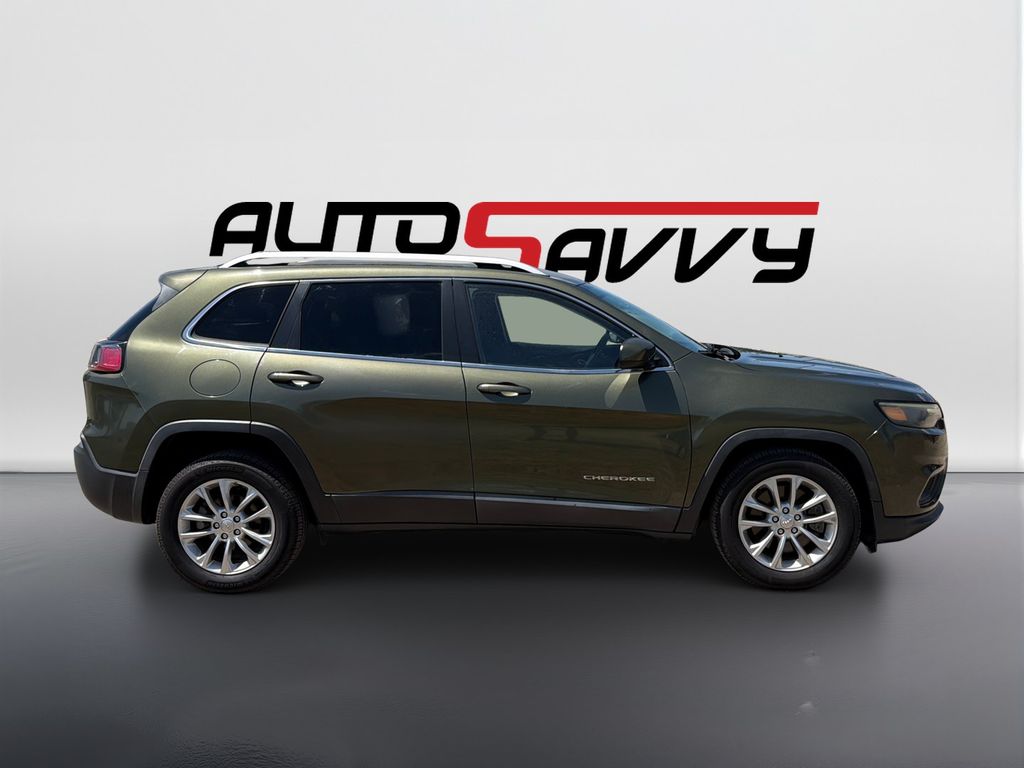 Used 2019 Green Jeep Latitude image 4