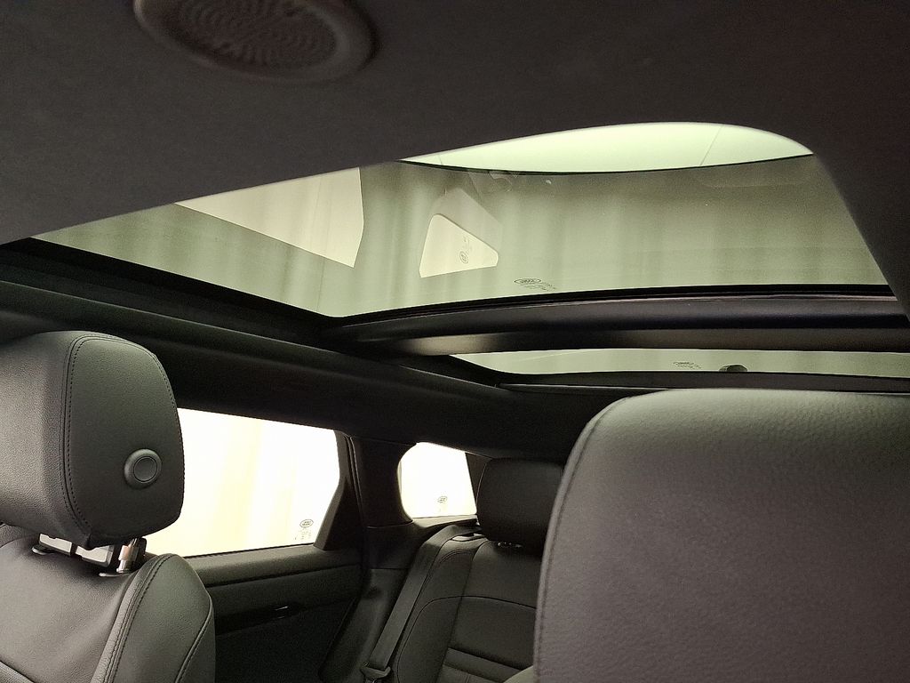 Thumbnail: 2025 Land Rover Range Rover Evoque - 15