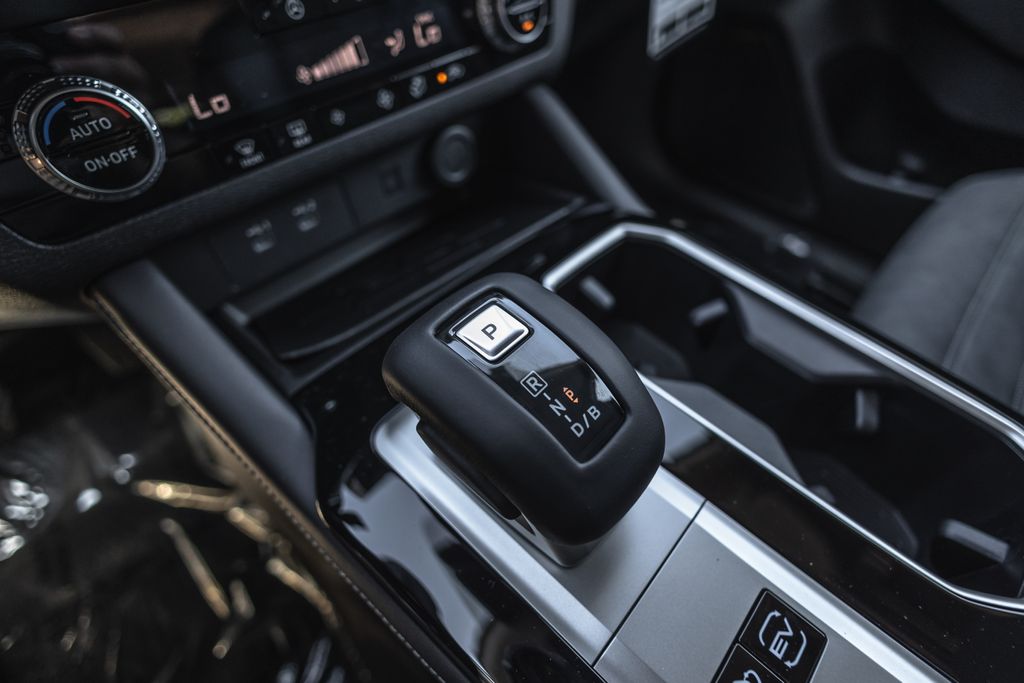 2026 Mitsubishi Outlander PHEV SE thumbnail 16