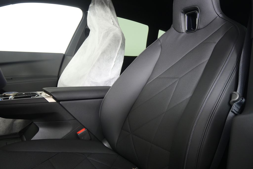 Thumbnail: 2026 BMW iX - 10