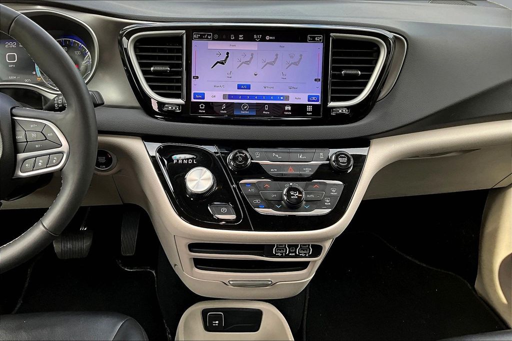 2024 Chrysler Pacifica Touring L - 9