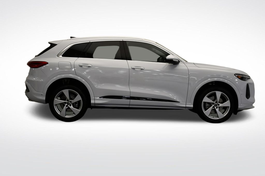 Thumbnail: 2025 Audi Q5 - 6