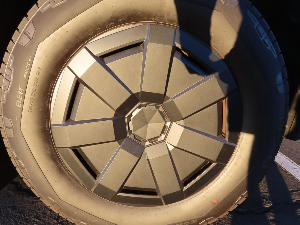 Thumbnail: 2025 Tesla Cybertruck - 14