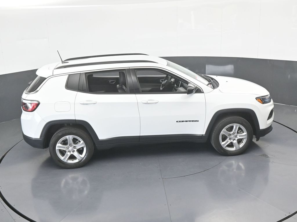 Used 2023 Bright White Clearcoat Jeep Latitude image 16