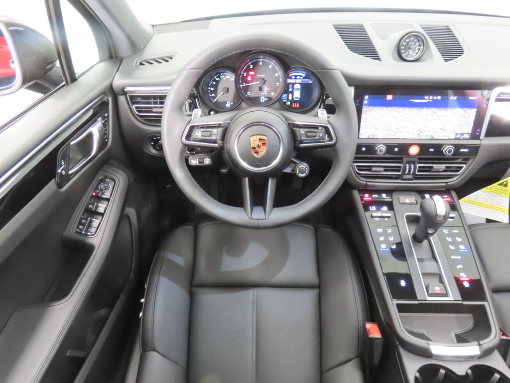 Thumbnail: 2026 Porsche Macan - 17