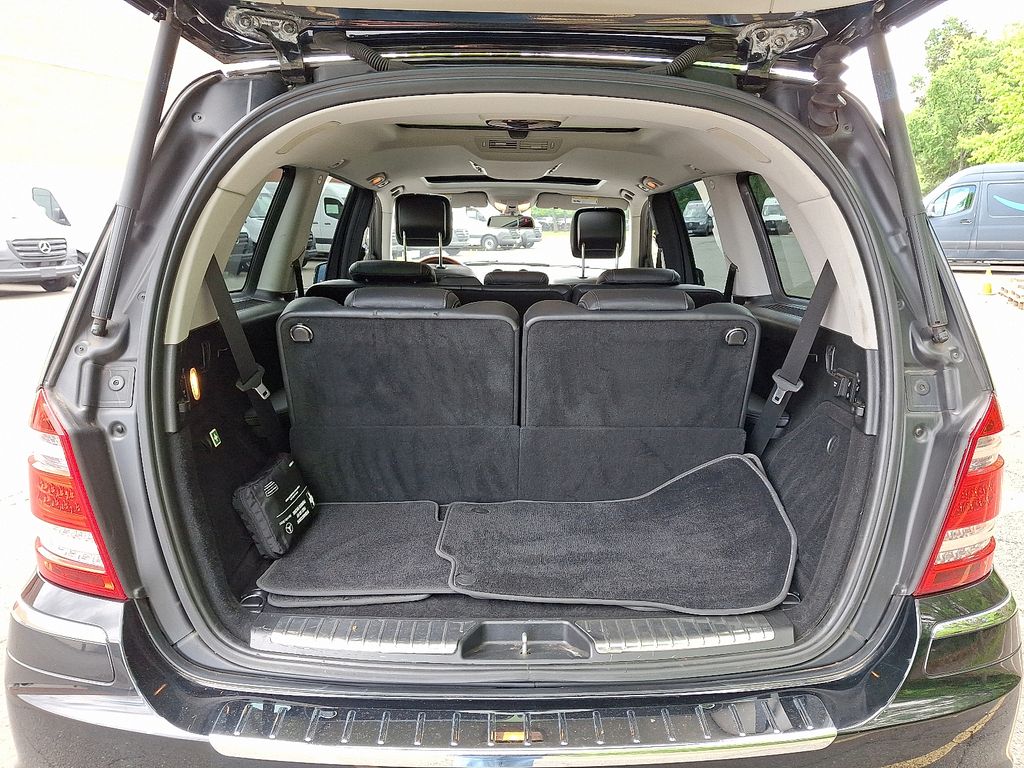 2011 Mercedes-Benz GL-Class GL 550 28