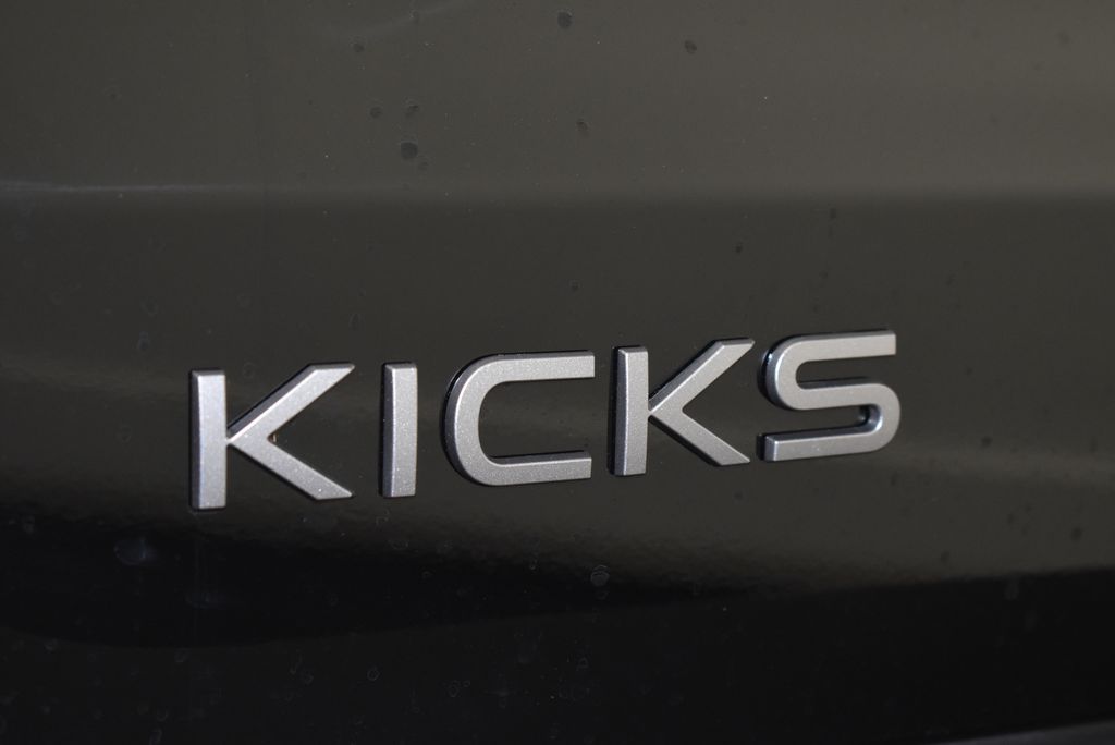 2025 Nissan Kicks SV 9