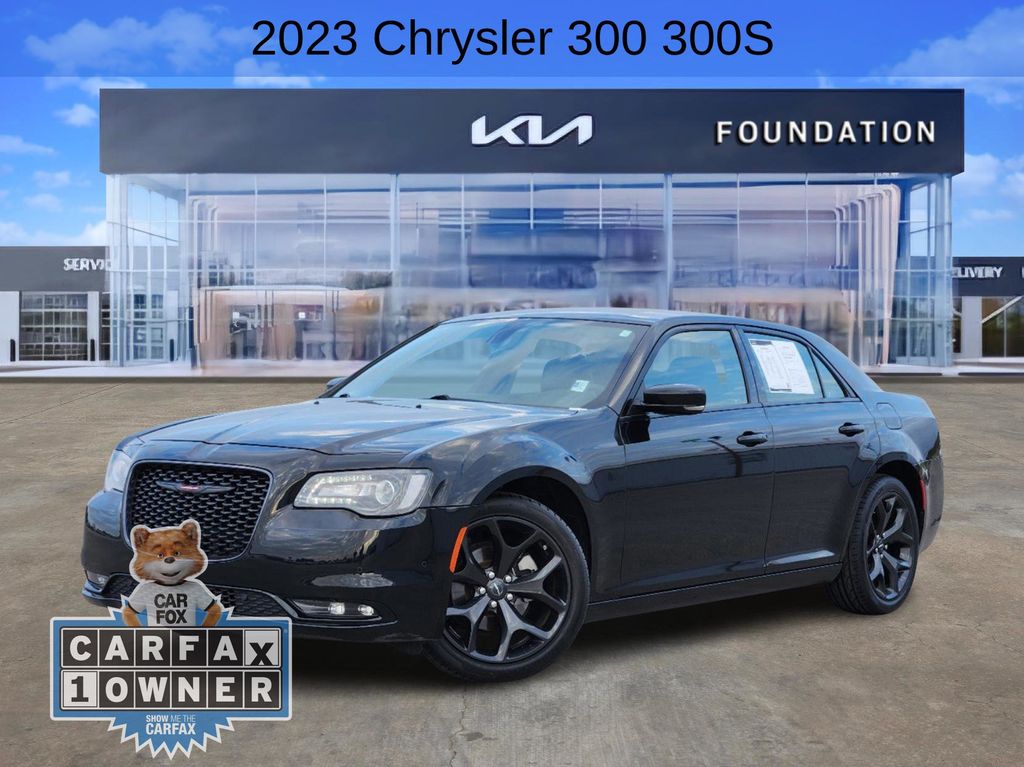 2023 Chrysler 300 S 1