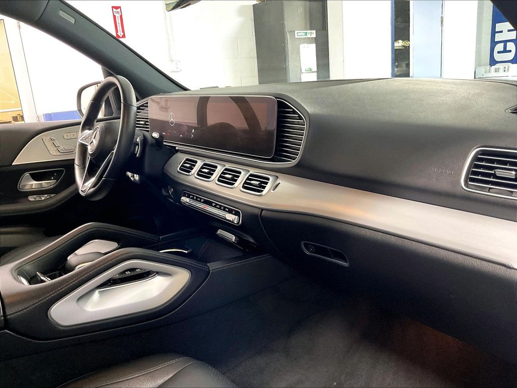 2025 Mercedes-Benz GLE — photo 14