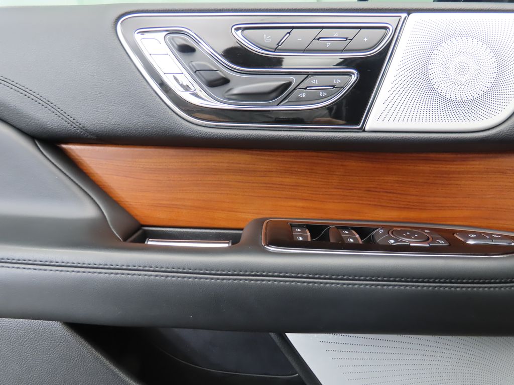 Thumbnail: 2019 Lincoln Navigator - 24
