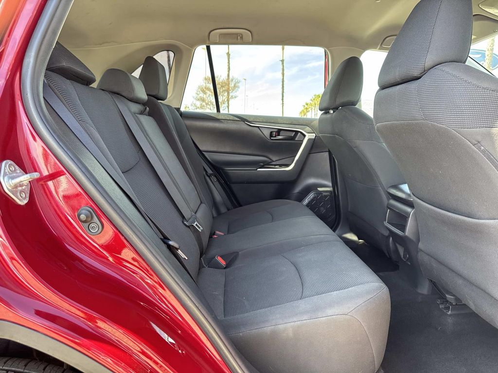 Used 2020 Toyota RAV4 LE 4D Sport Utility