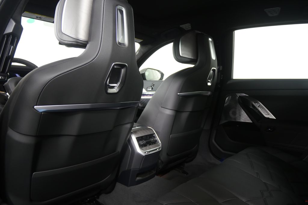 Thumbnail: 2026 BMW 7 Series - 17