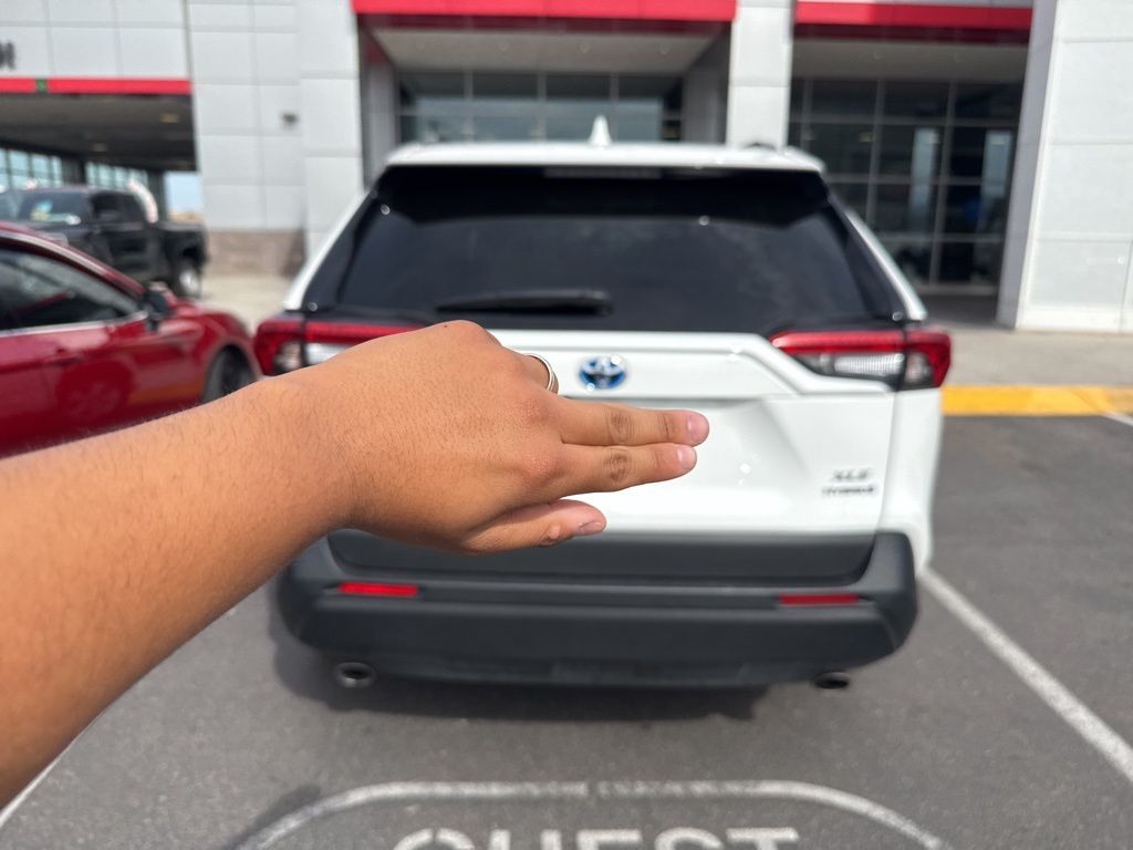 Thumbnail: 2020 Toyota RAV4 - 4