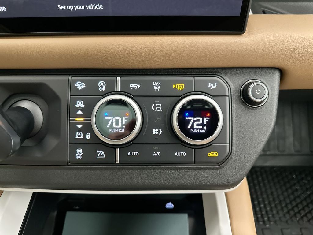 Thumbnail: 2025 Land Rover Defender - 25