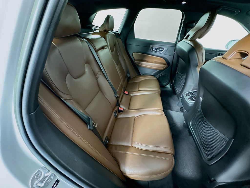 2022 Volvo XC60 B5 Inscription 27