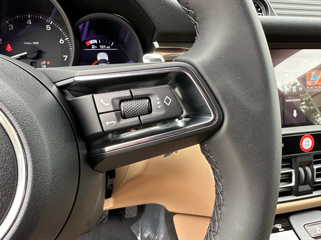 Thumbnail: 2026 Porsche Macan - 16
