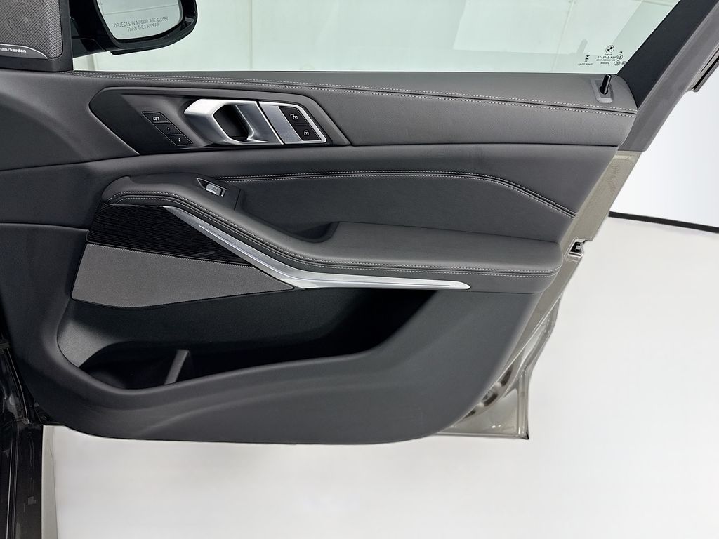 Thumbnail: 2024 BMW X7 - 24