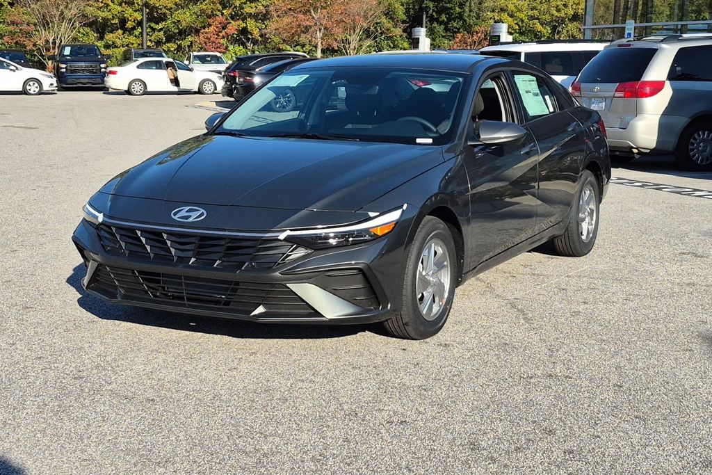 2026 Hyundai ELANTRA SE
