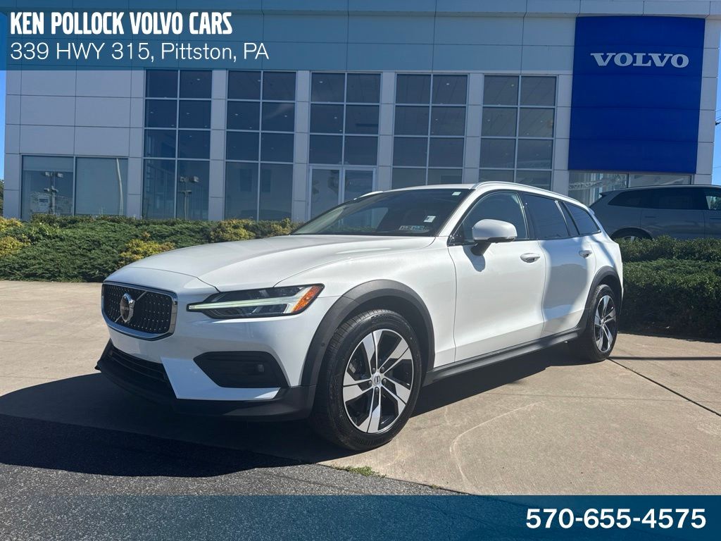  2024 Volvo V60 Cross Country B5 Plus AWD   