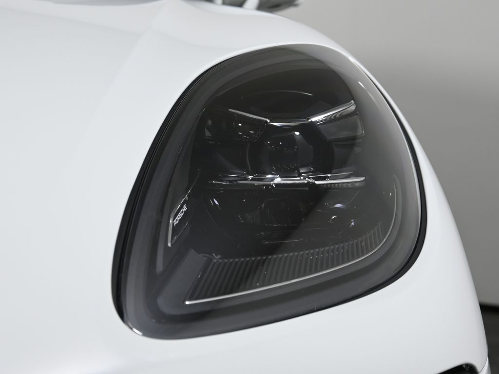 Thumbnail: 2024 Porsche Macan - 11
