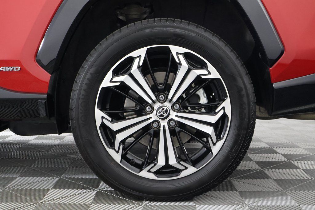Thumbnail: 2022 Toyota RAV4 - 16
