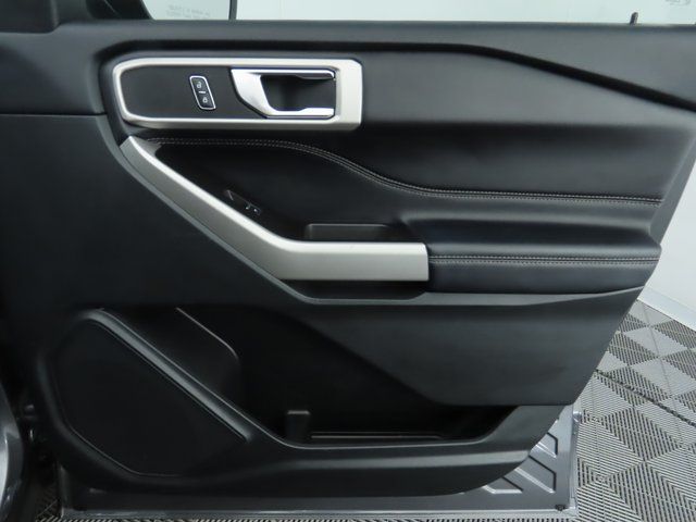 Thumbnail: 2022 Ford Explorer - 26