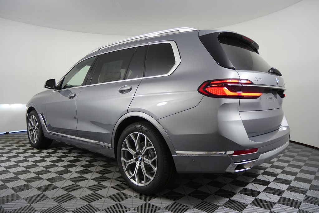 Thumbnail: 2026 BMW X7 - 5