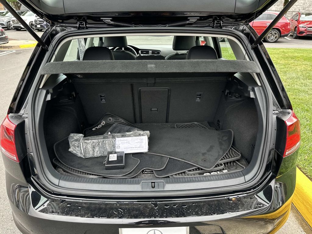 Thumbnail: 2015 Volkswagen Golf - 24