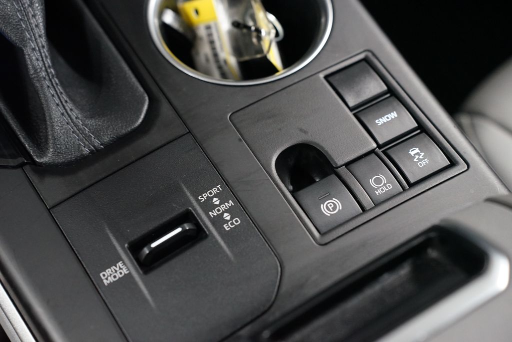 Thumbnail: 2023 Toyota Highlander - 22