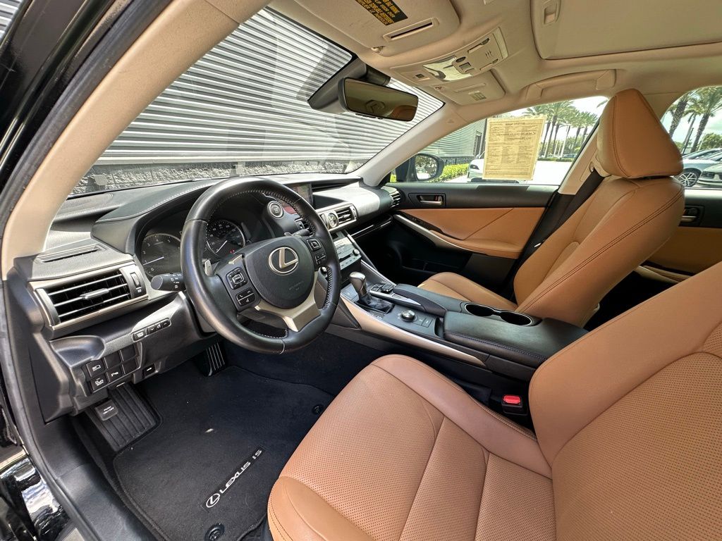 Thumbnail: 2019 Lexus IS - 4
