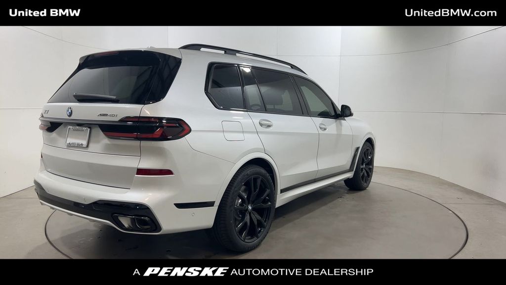 2025 BMW X7 xDrive40i 8