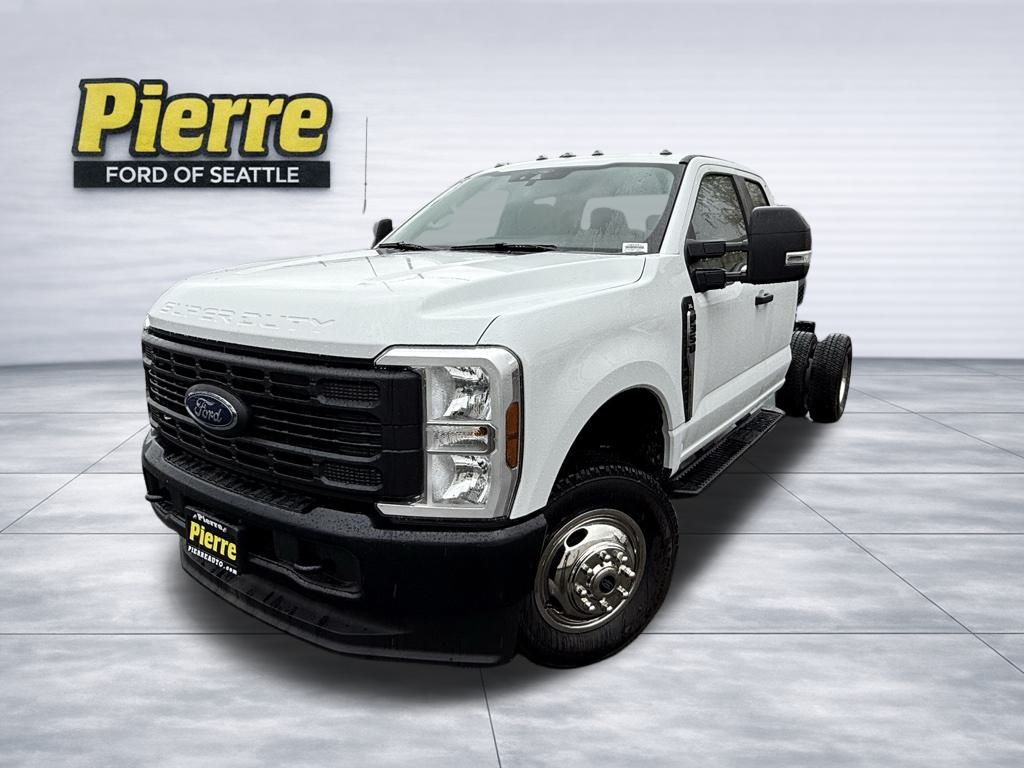 Oxford White 2025 Ford F-350 Super Duty Chassis Pickup Truck Four-Wheel Drive Automatic