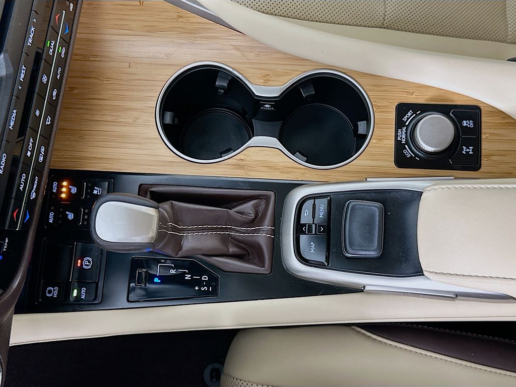 Thumbnail: 2018 Lexus RX - 17