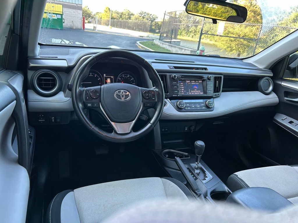 Thumbnail: 2018 Toyota RAV4 - 11