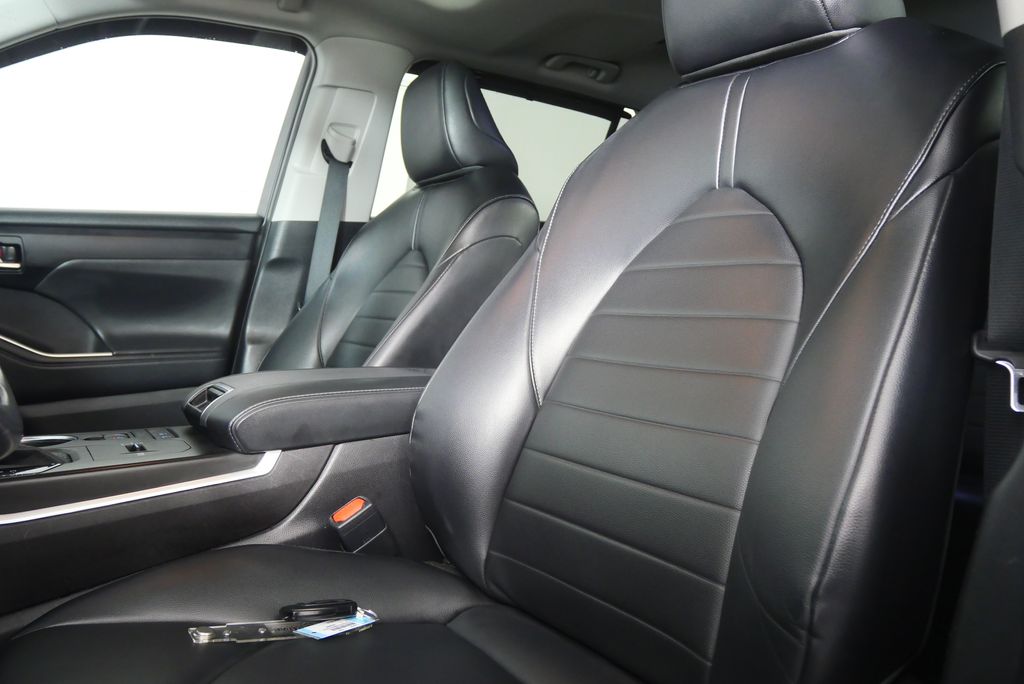 Thumbnail: 2022 Toyota Highlander - 11