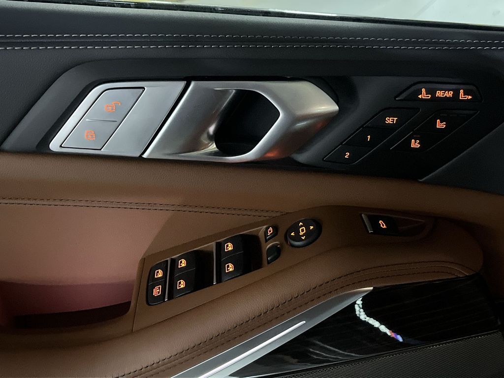 Thumbnail: 2026 BMW X7 - 13