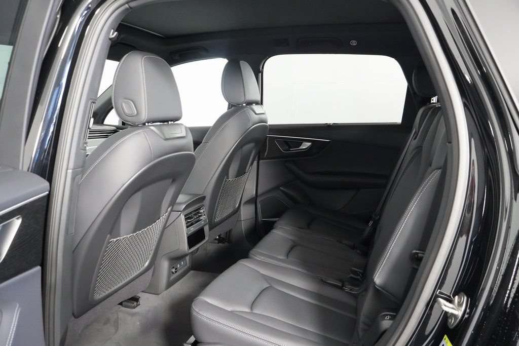 Thumbnail: 2026 Audi Q7 - 6