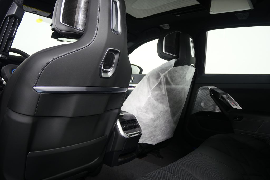 Thumbnail: 2026 BMW 7 Series - 17