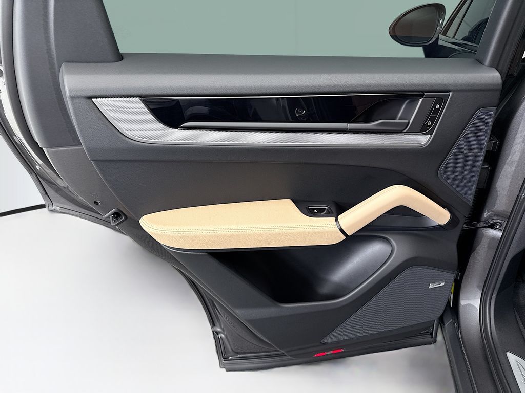 Thumbnail: 2026 Porsche Cayenne - 27