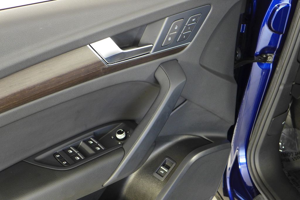Thumbnail: 2023 Audi Q5 - 12