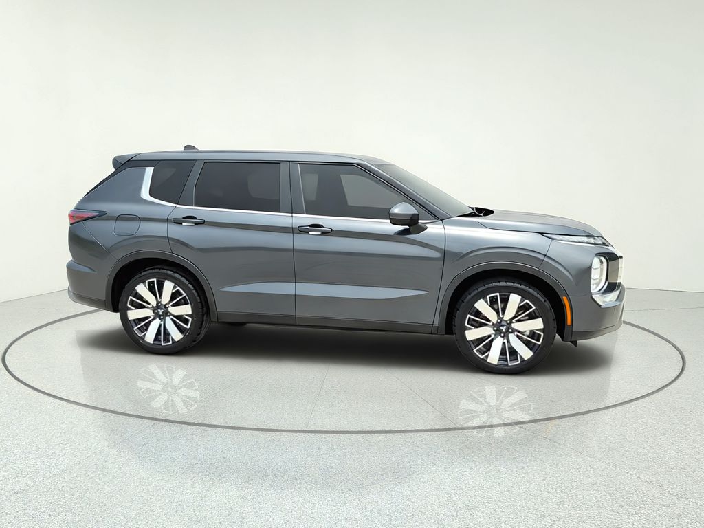 2025 Mitsubishi Outlander SE - 7
